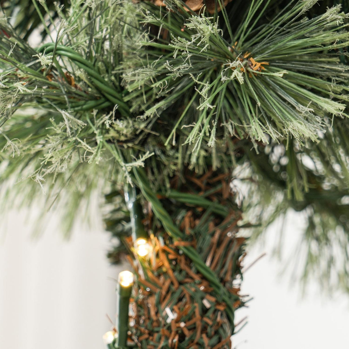 150 cm Christmas Lantern Christmas Lights with LED Fairy Lights Pine Cones Berries Bow for Christmas Party Metal Green