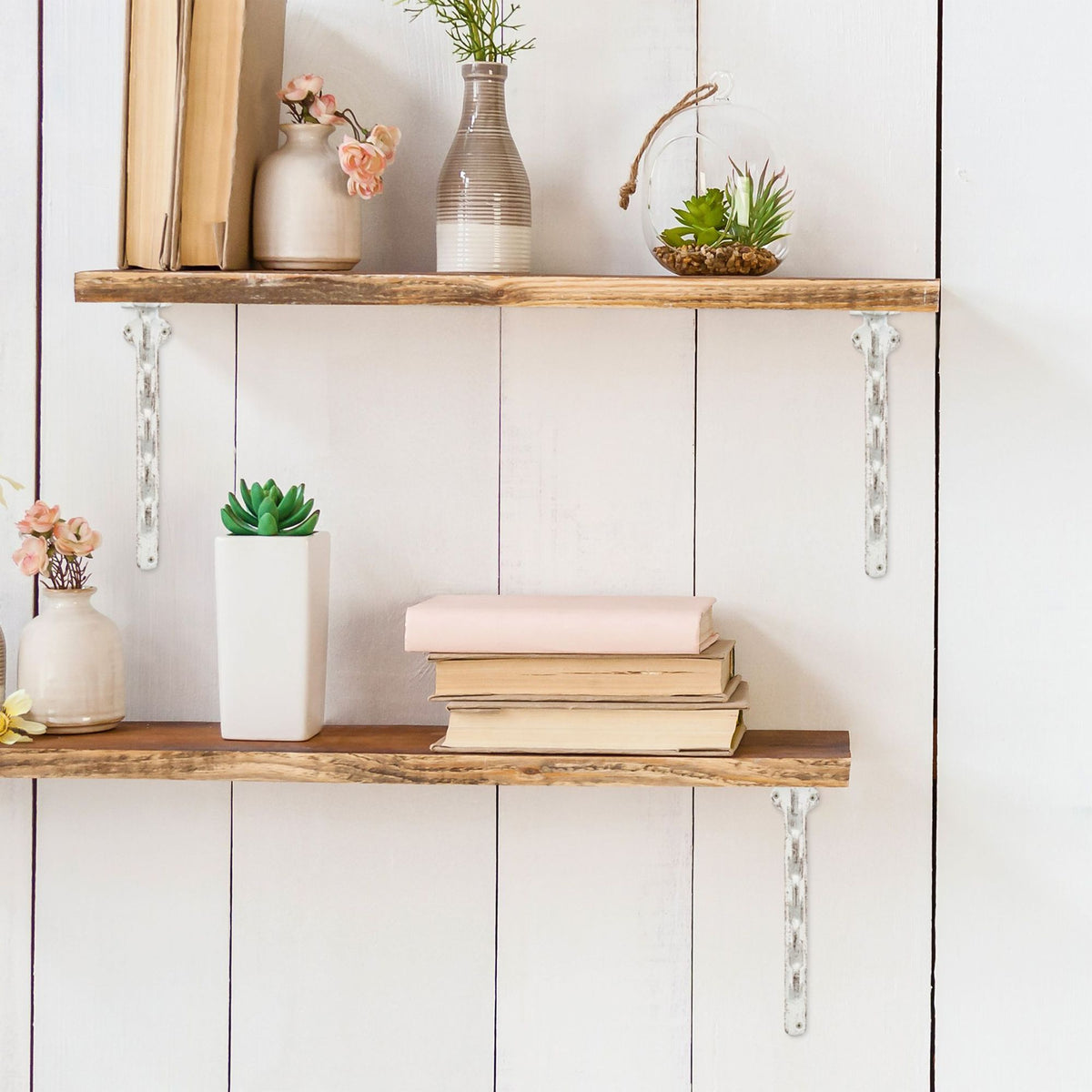 2x shelf bracket in cast iron with chain
