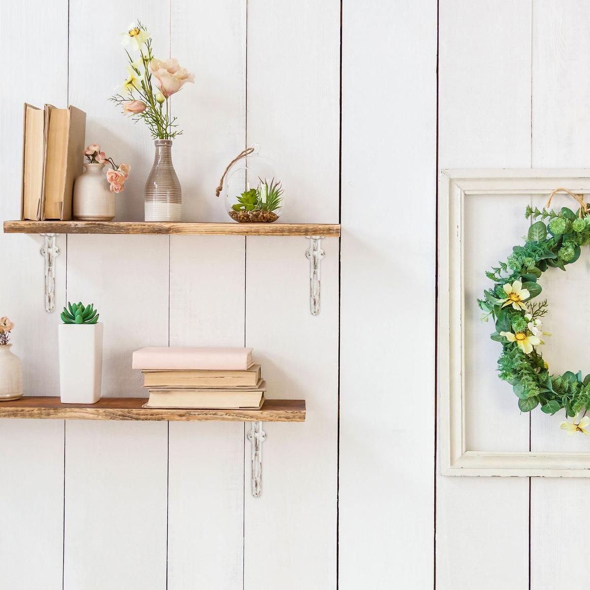 2x shelf bracket with French lily cast iron