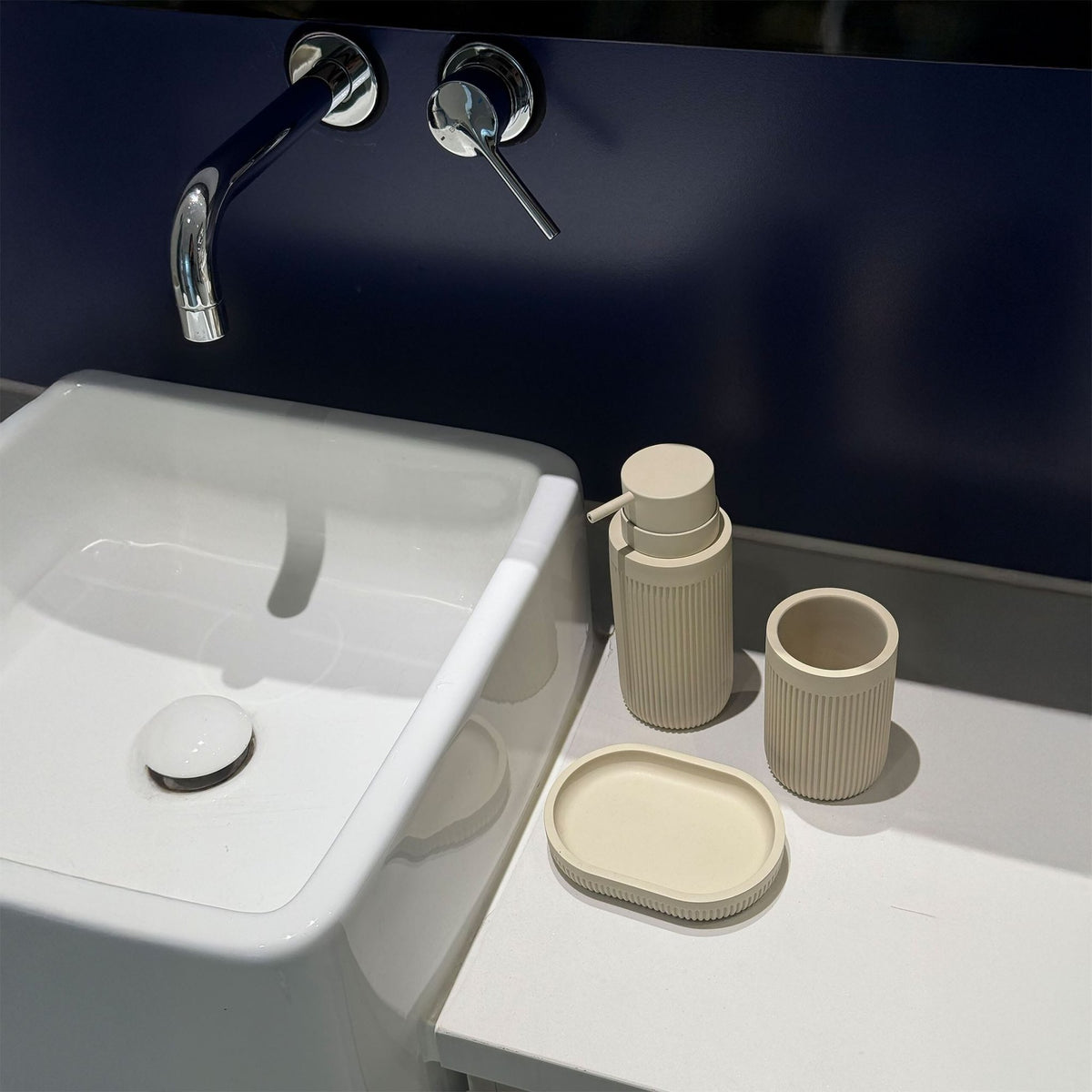 3-Piece Synthetic Resin Bathroom Accessories Set