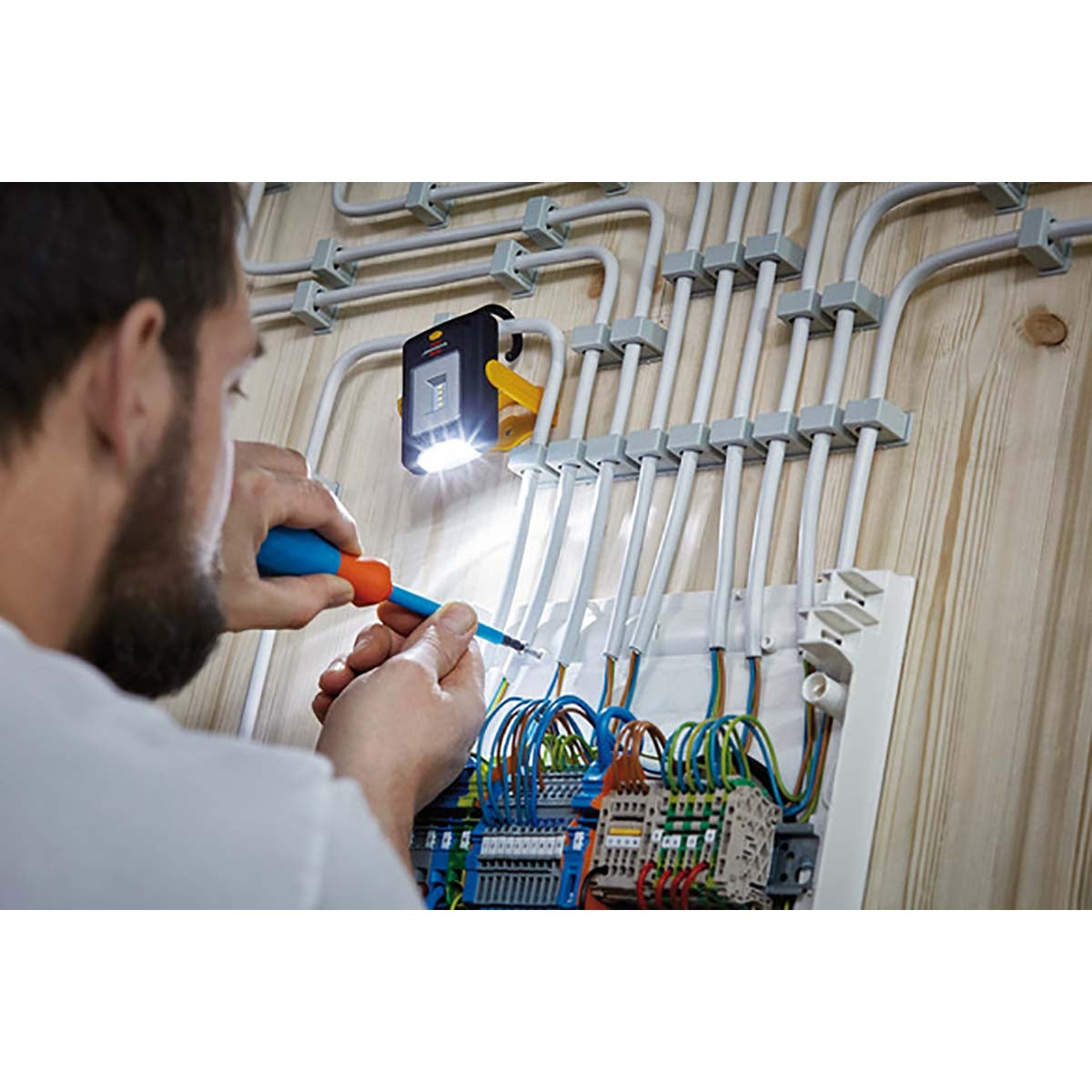 4+3 SMD LED work light in practical pocket format (360° rotatable, collapsible hook, max. 24 hours light time)