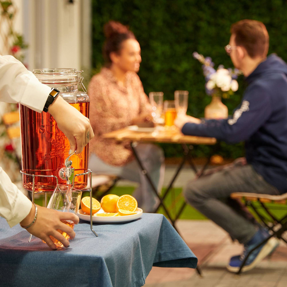 5 L beverage dispenser with stand