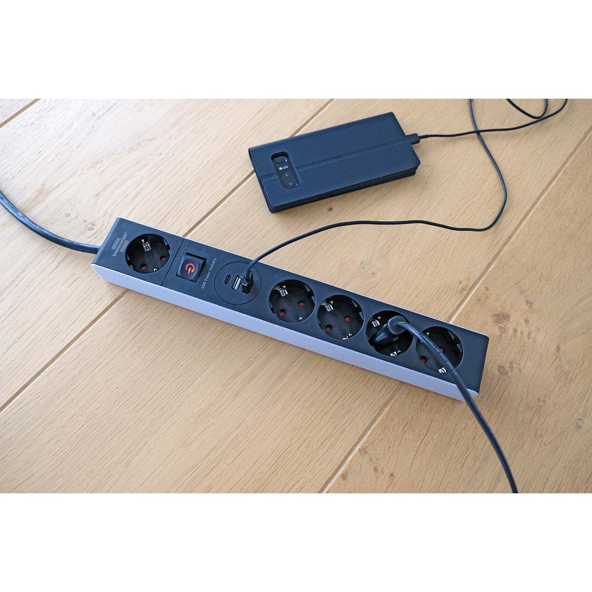 5-way socket strip with USB Power Delivery for fast charging (1x charger type C, 2x USB 2.4 A, 1.5 m cable, with switch) TYPE F