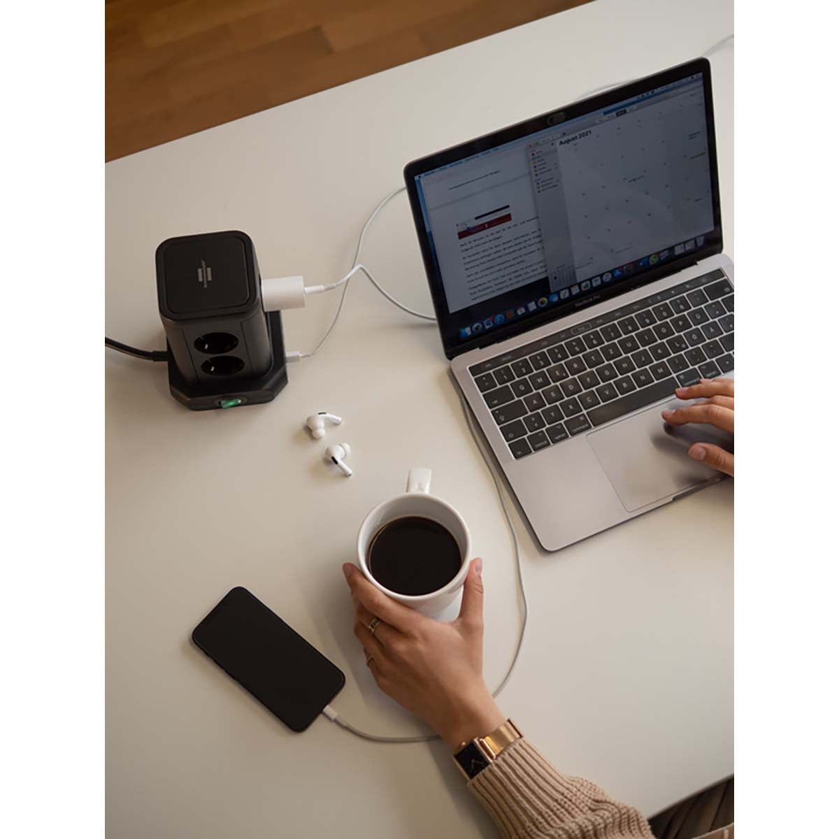 8-suintainen socket 45° arrangement set (4x USB, 2 kapelia, kaksinapainen klucht) TYPE F