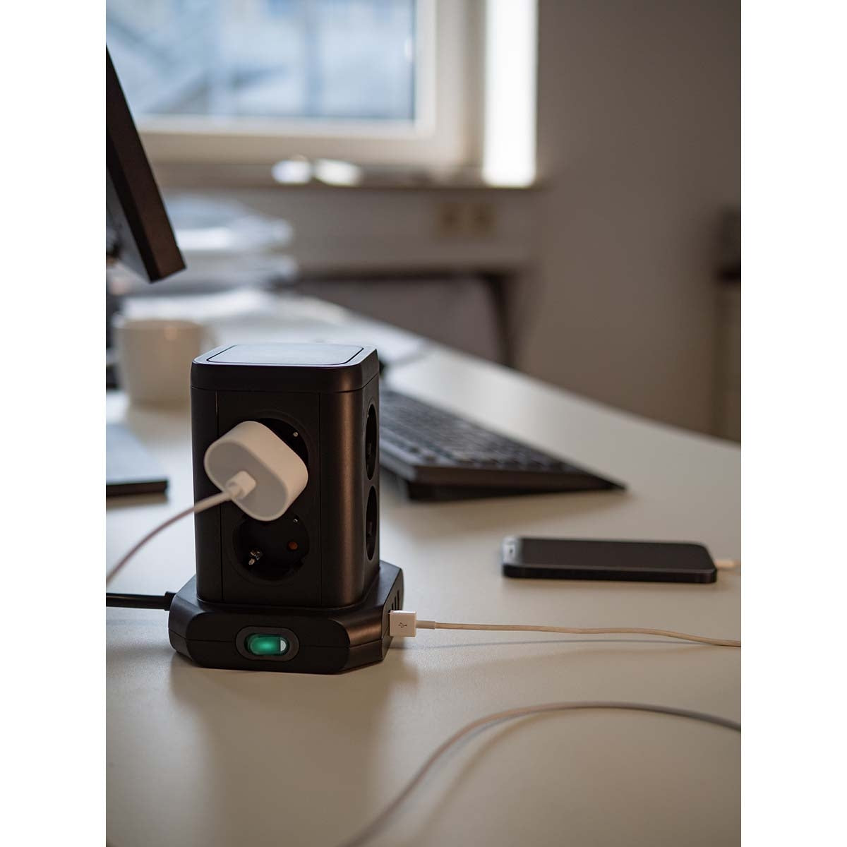 8-suintainen socket 45° arrangement set (4x USB, 2 kapelia, kaksinapainen klucht) TYPE F