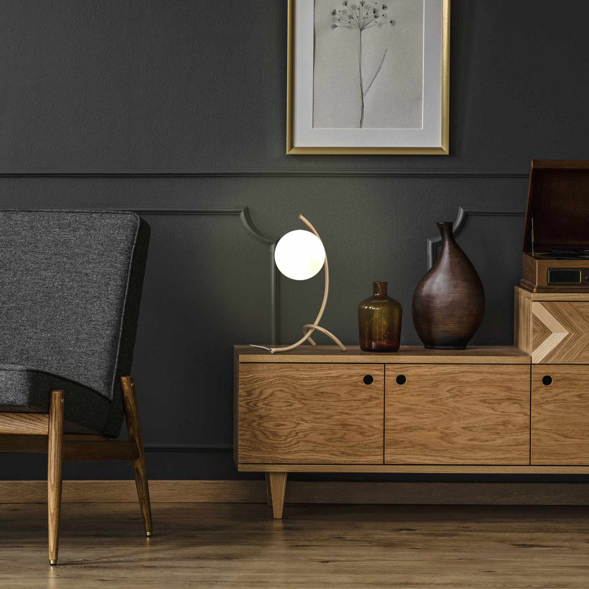 Arched table lamp with globe shape