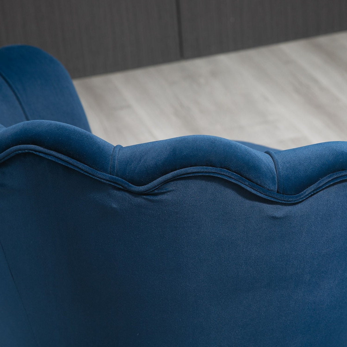 Armchair Upholstered Armchair in Shell Shape Relaxation Chair with Metal Legs Dressing Chair with Velvet Look for Bedroom Living Room Blue