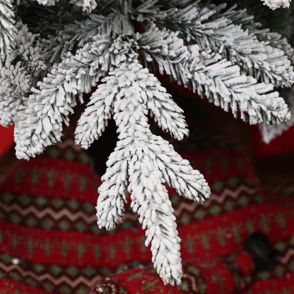 Artificial Christmas Tree 210 cm with Snow and 800 Branches