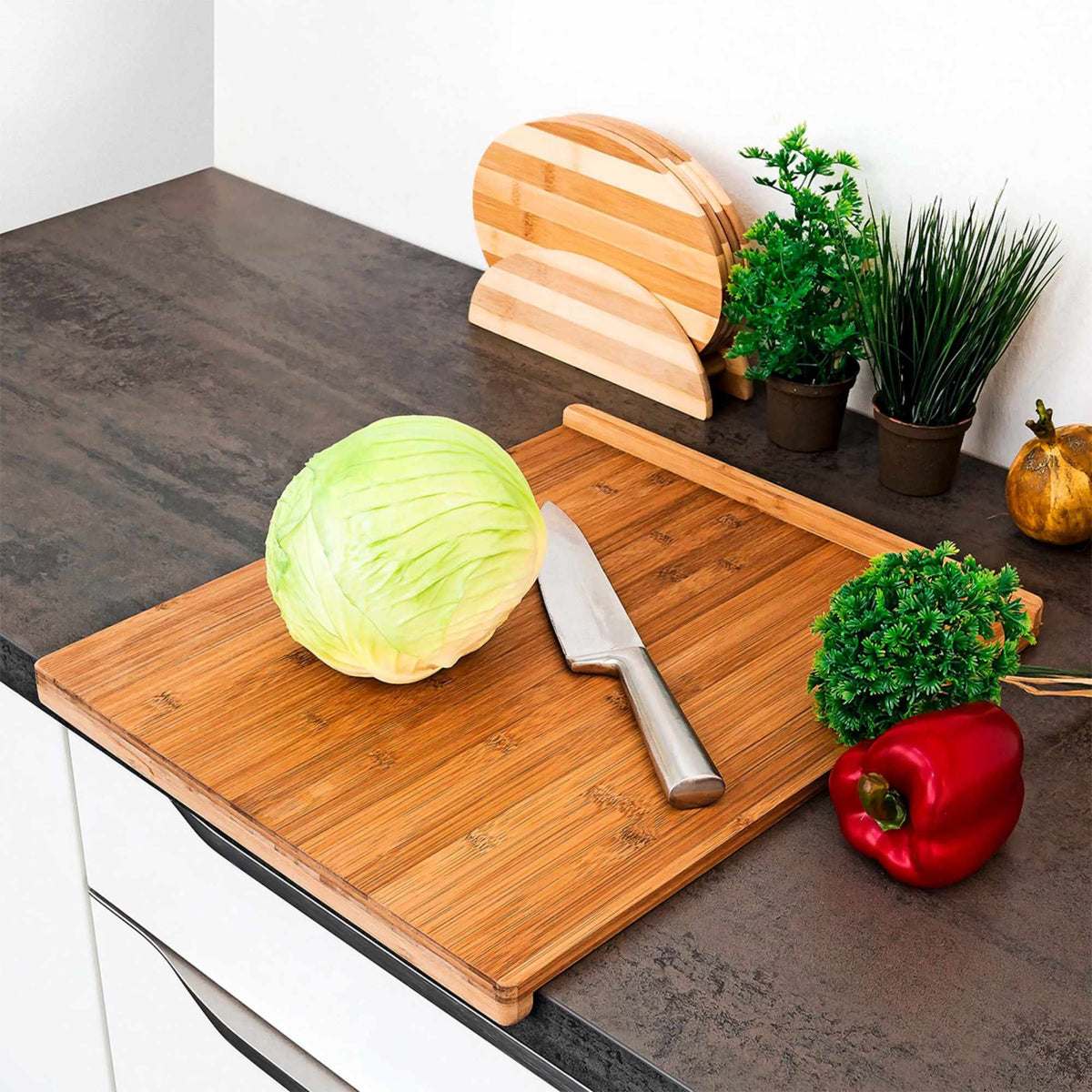 Bamboo cutting board with stop edge