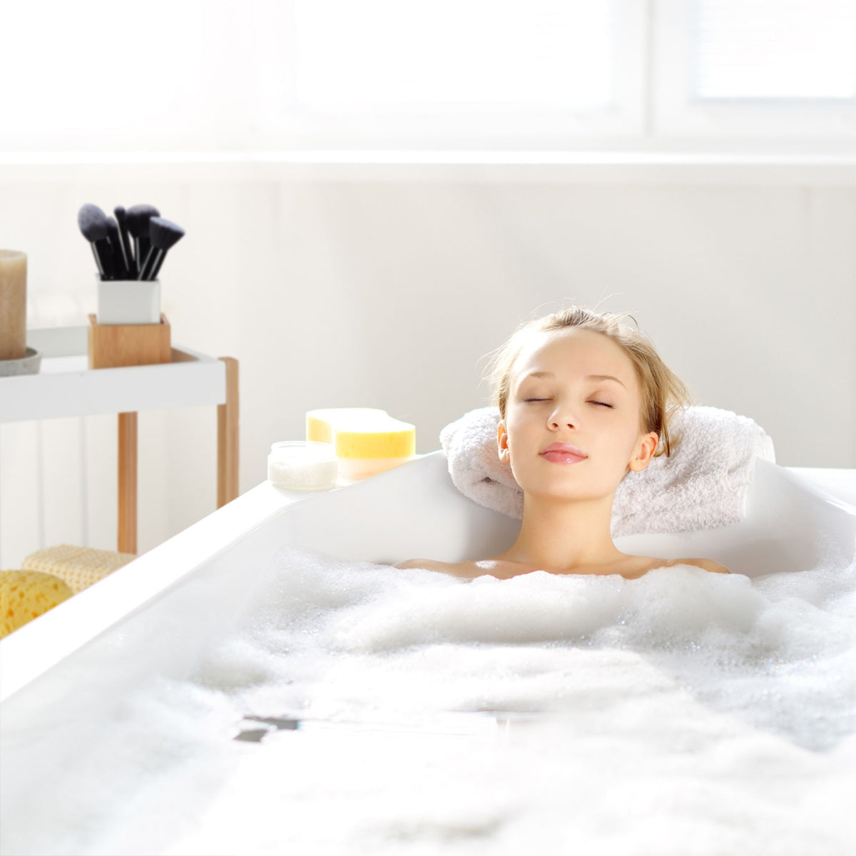 Bathroom shelf with 3 shelves