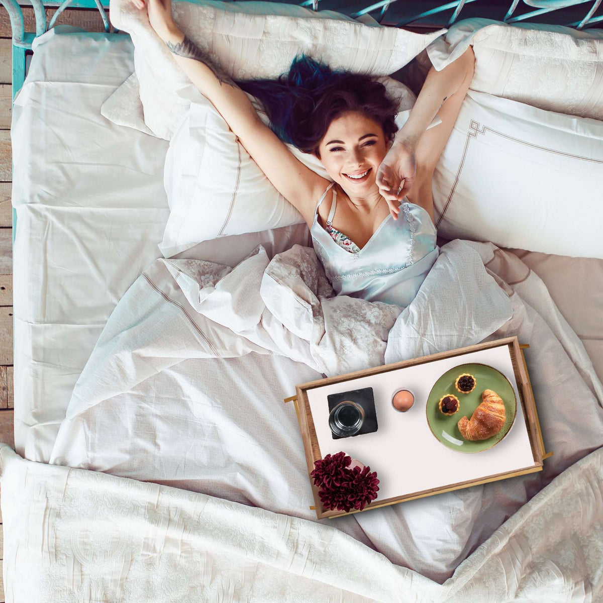 Bed tray in white and bamboo