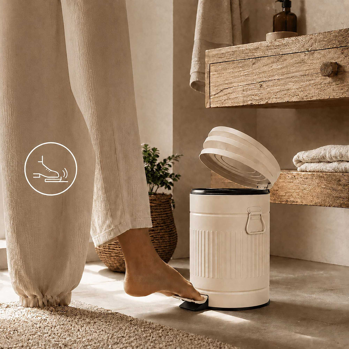 Beige Retro Bathroom Pedal Bin, 5L Capacity, Soft-Close Lid