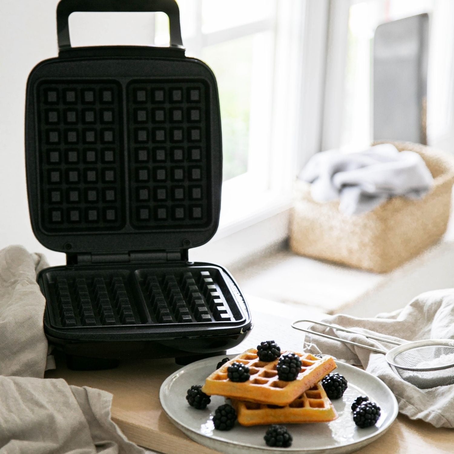Belgian Waffle Iron Double 1000W VJ300 Black
