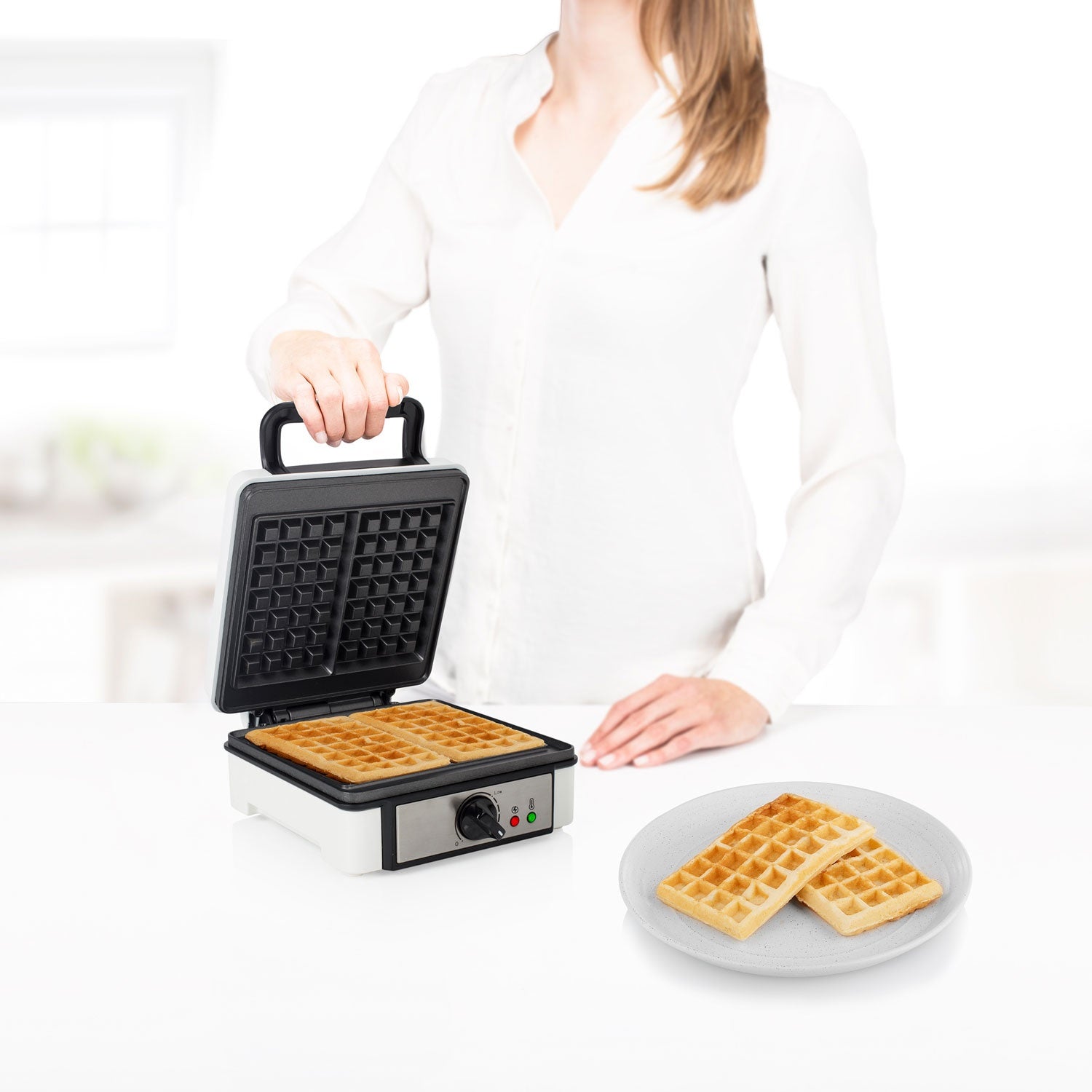 Belgian Waffle Iron with Adjustable Thermostat