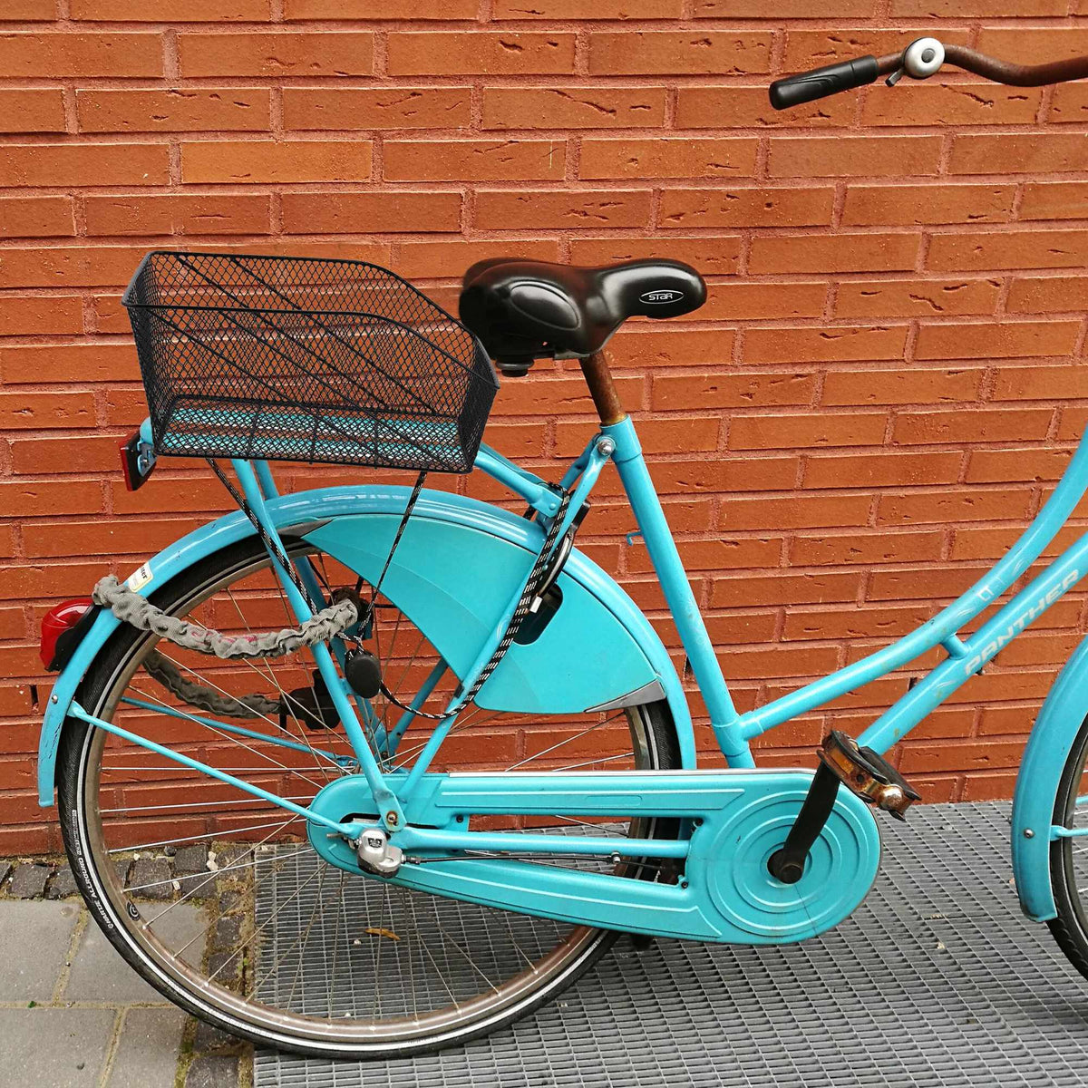 Bicycle basket for the luggage carrier