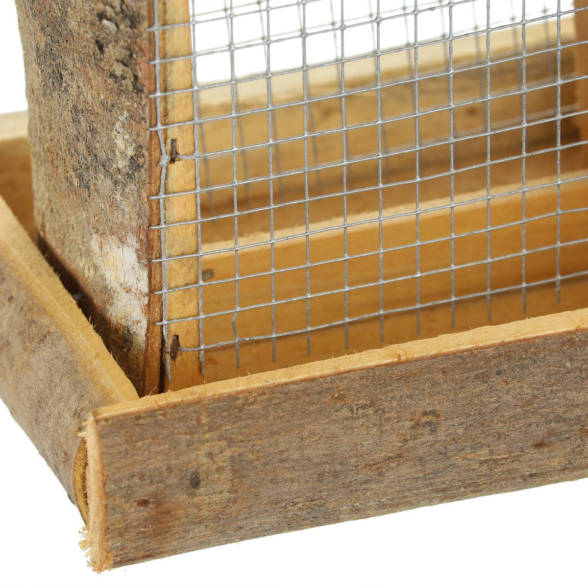 Bird feeder with suspension