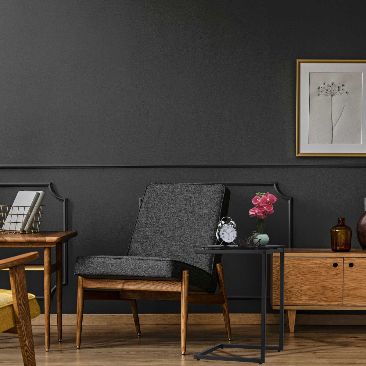 Black C-Form Side Table
