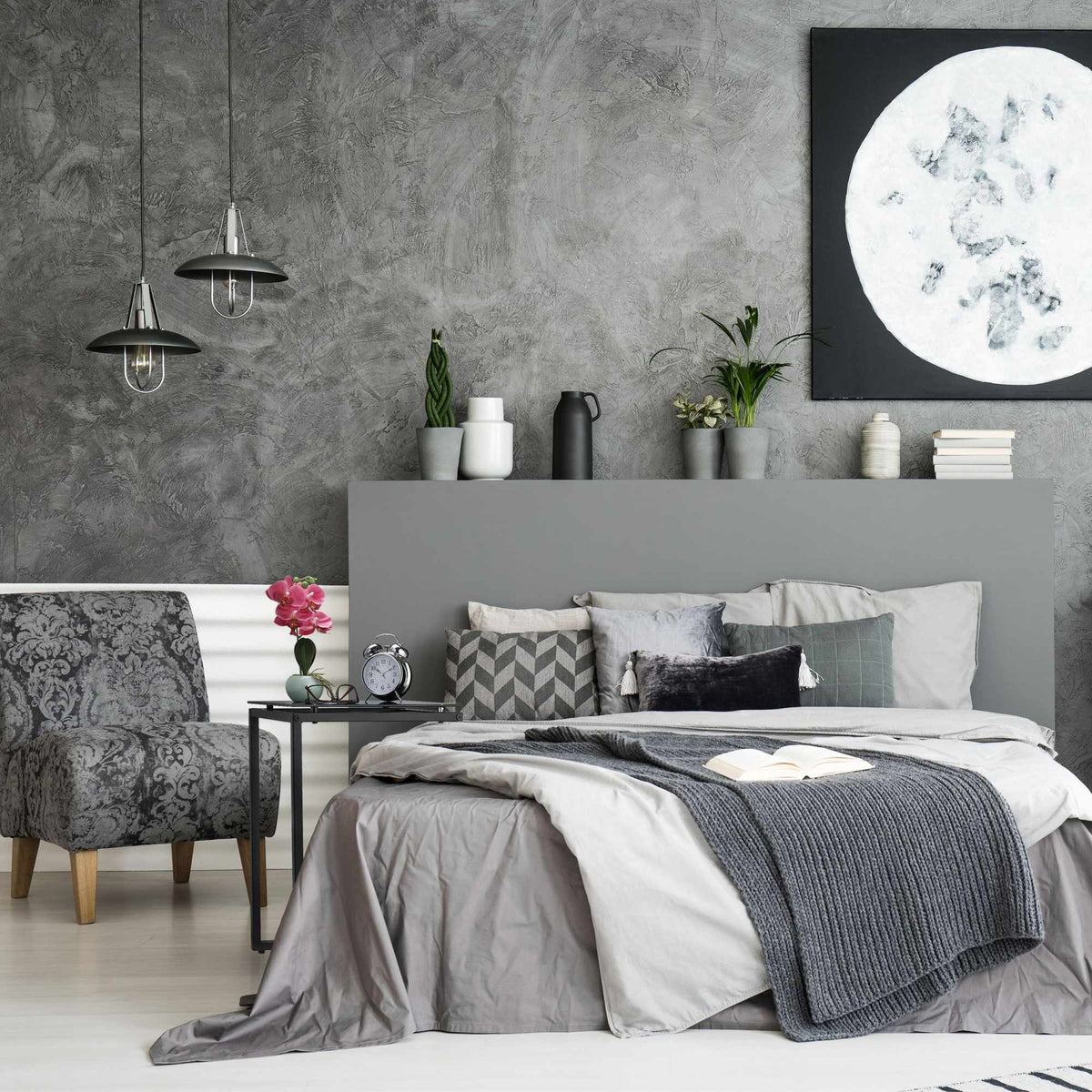 Black C-Form Side Table
