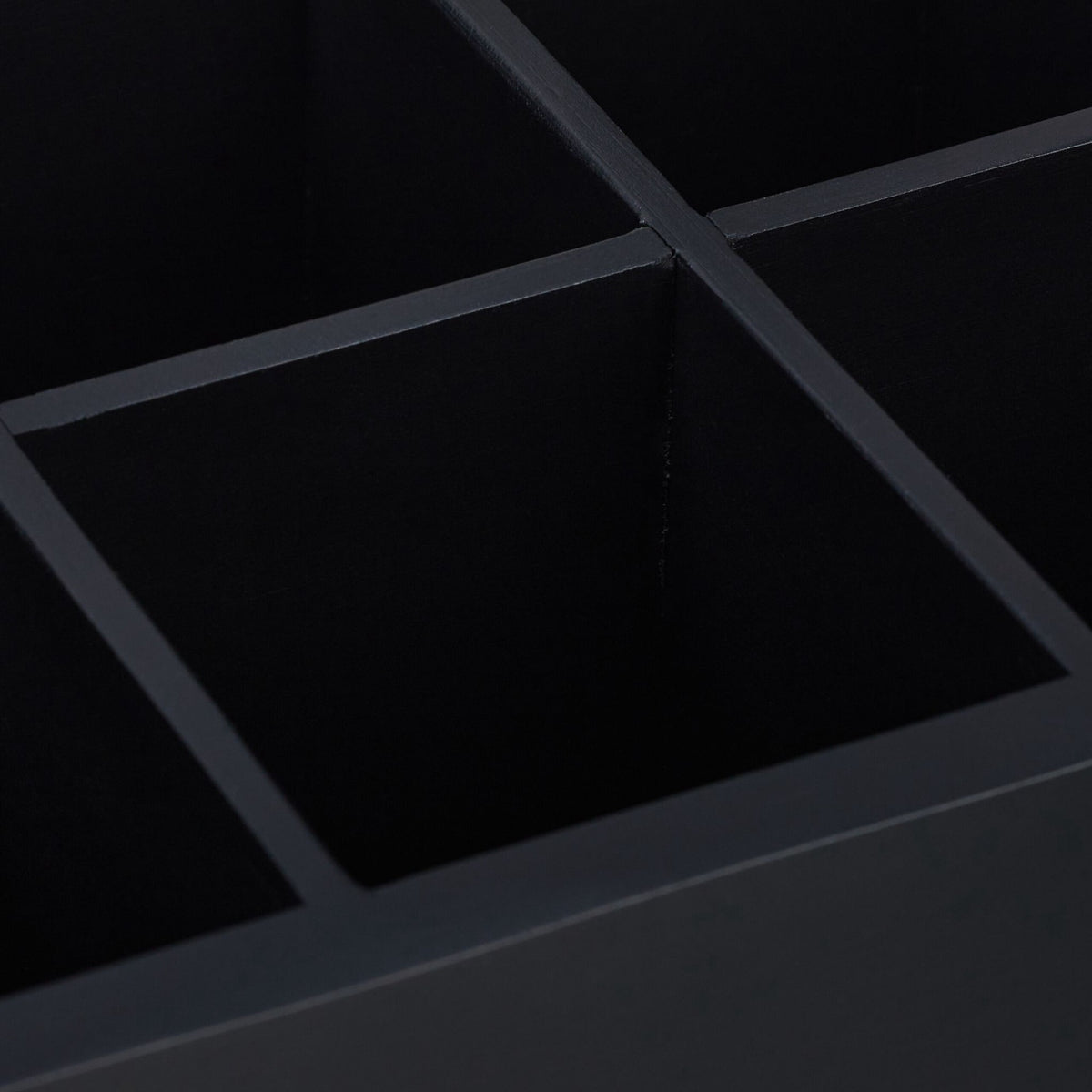 Black tea box with 6 compartments