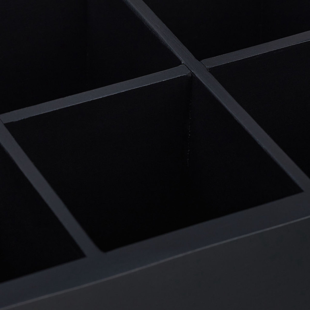Black tea box with 8 compartments