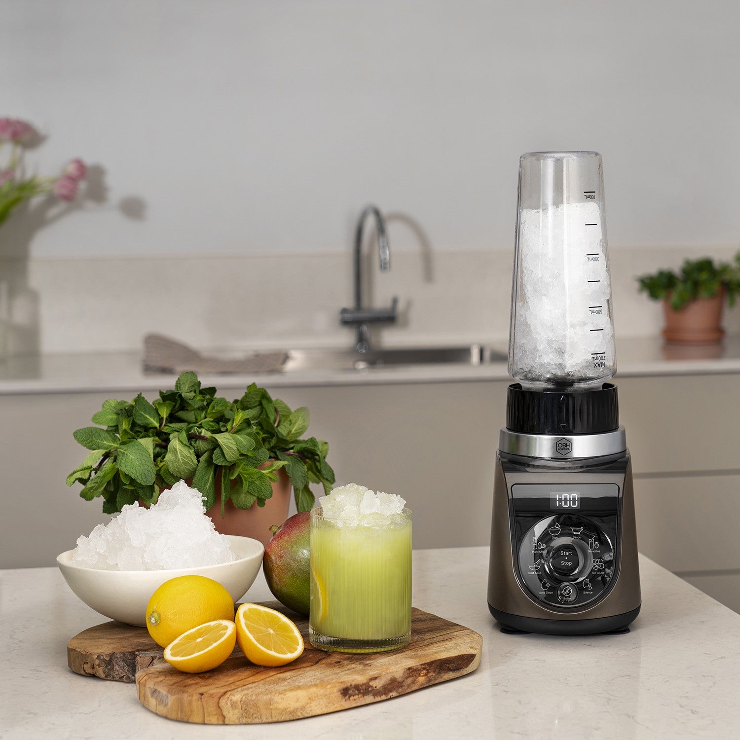 Blender, 1000W, 8 Auto Programs, 700ml To-Go Bottle