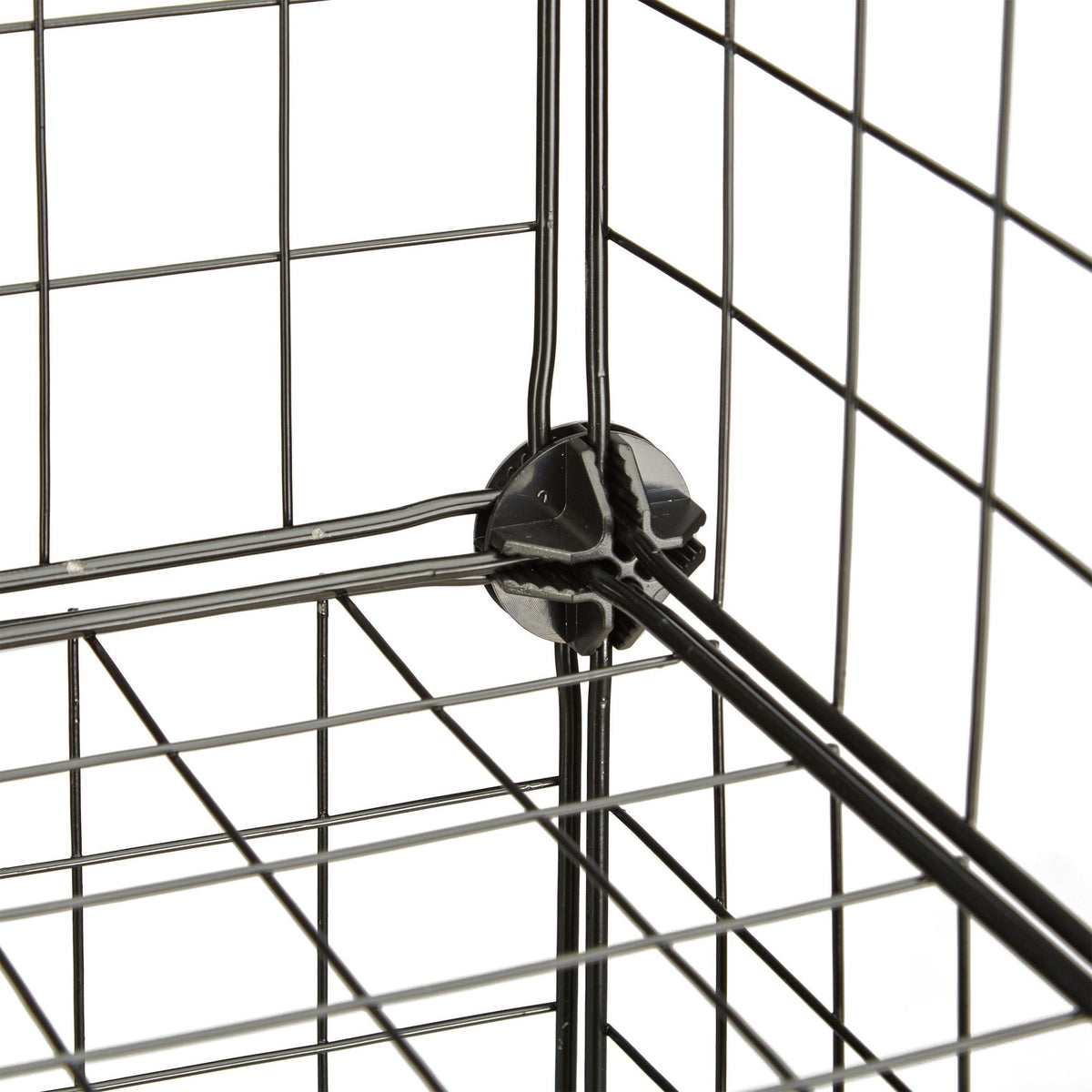 Bolt-free shelves in wire mesh 16 compartments