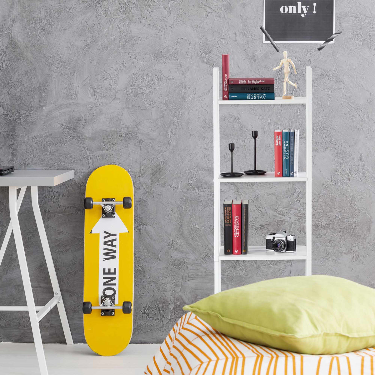 Bookcase with 4 Shelves