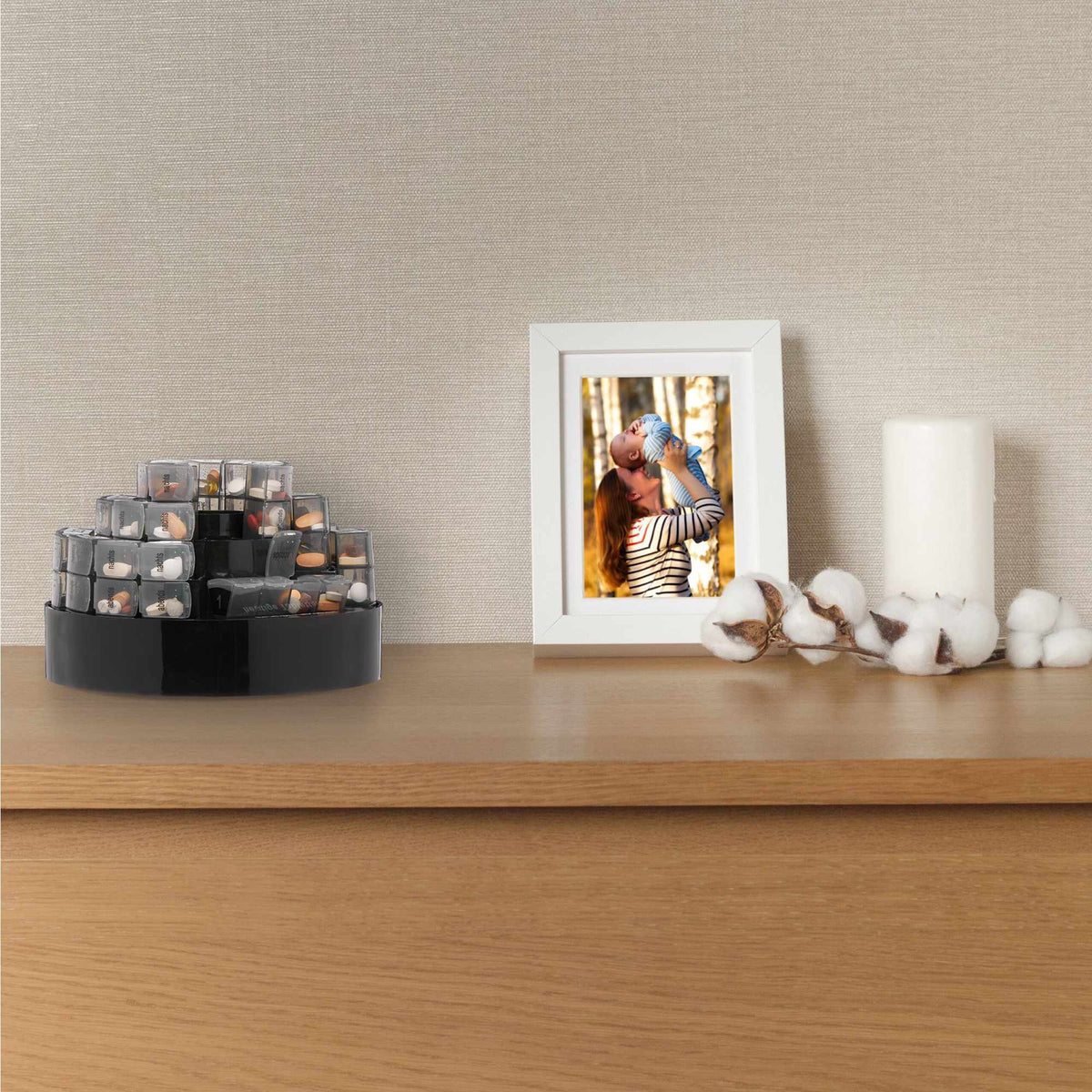 Box for tablets 31 days 4 compartments