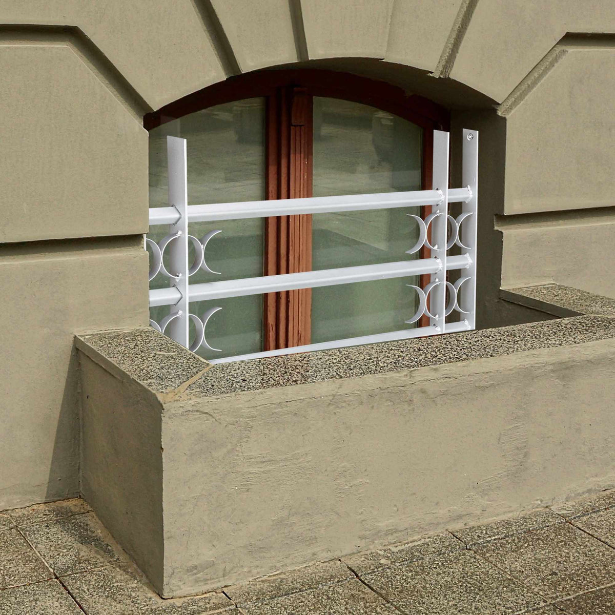 Burglary protection with extendable window grill