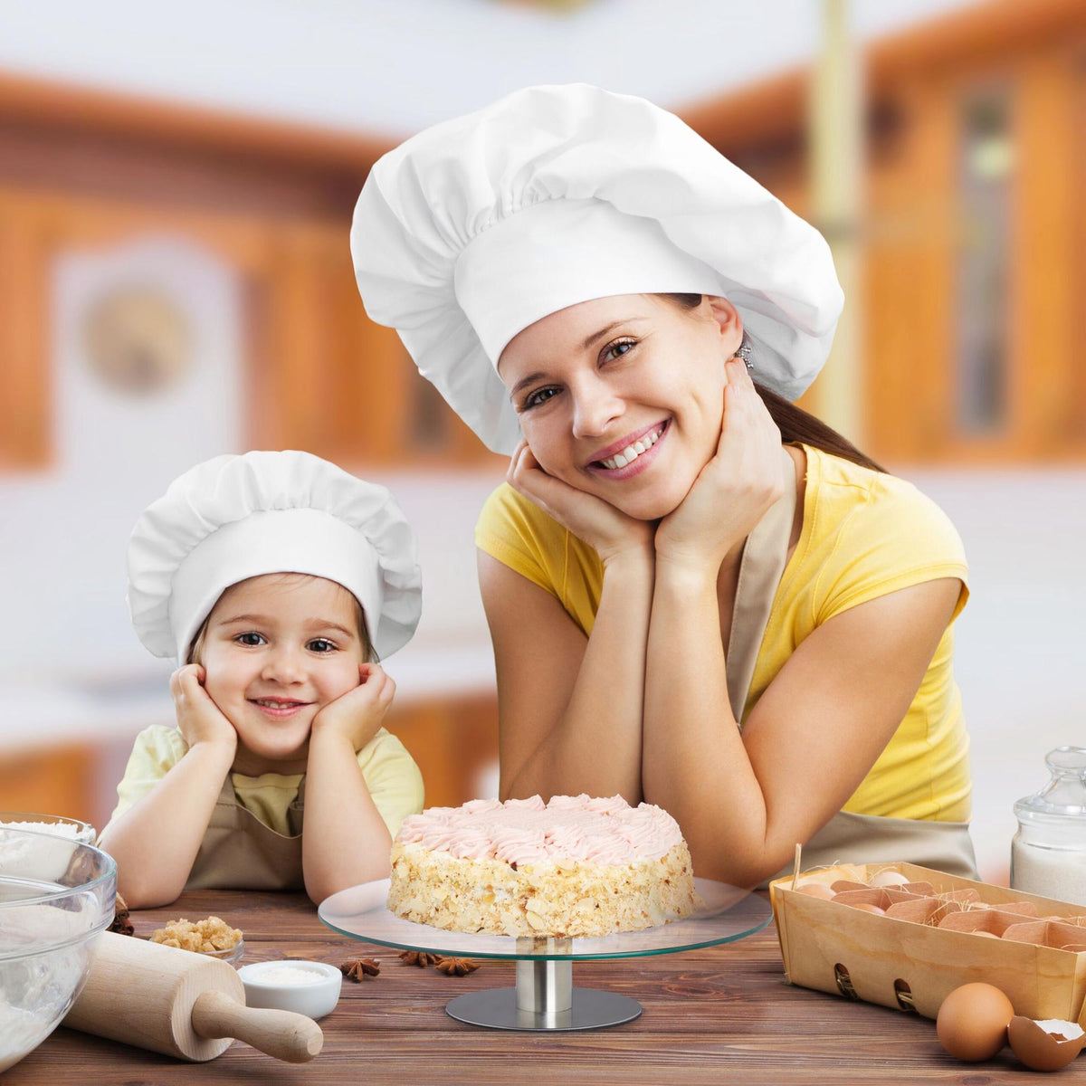 Cake plate with foot