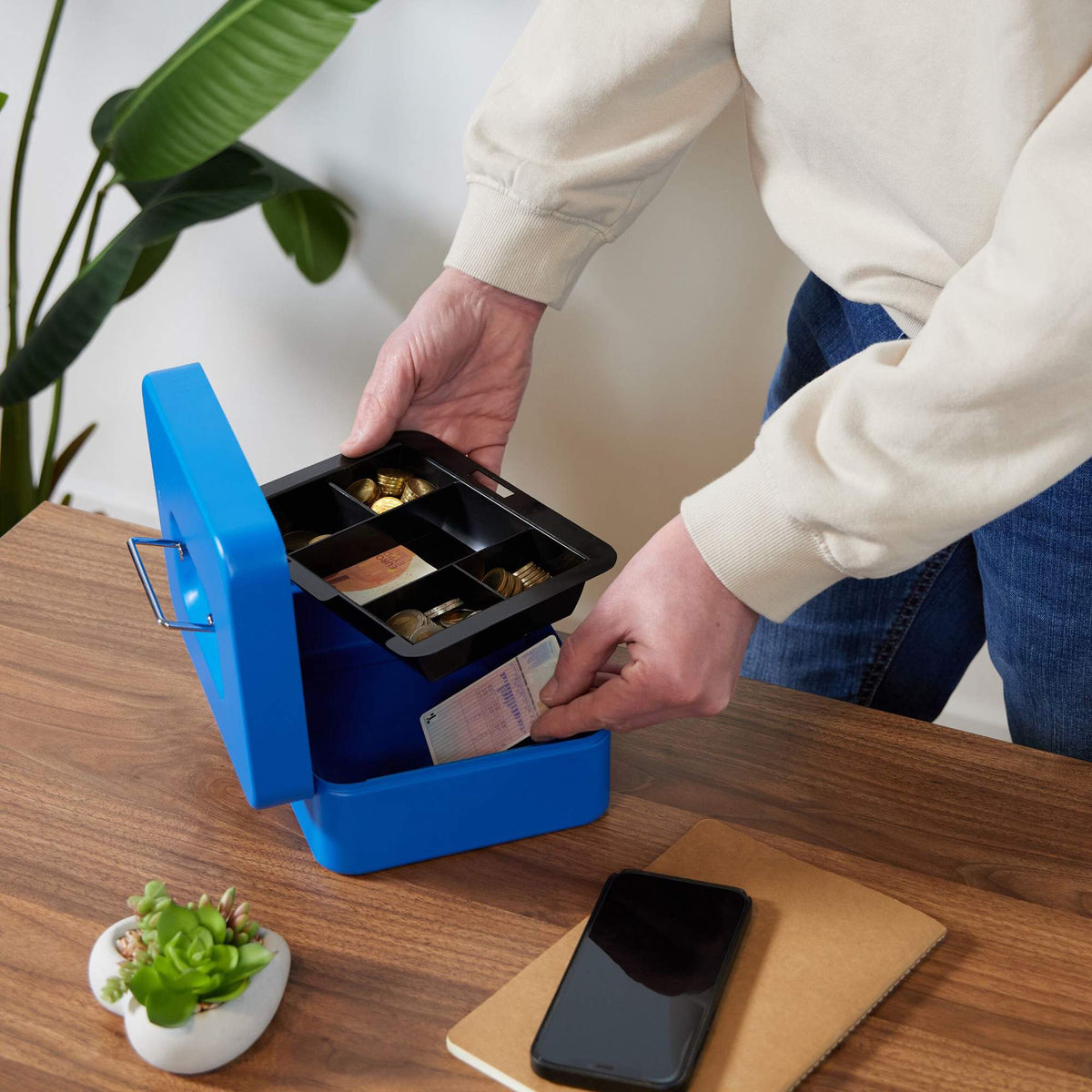 Cash drawer with coin counter