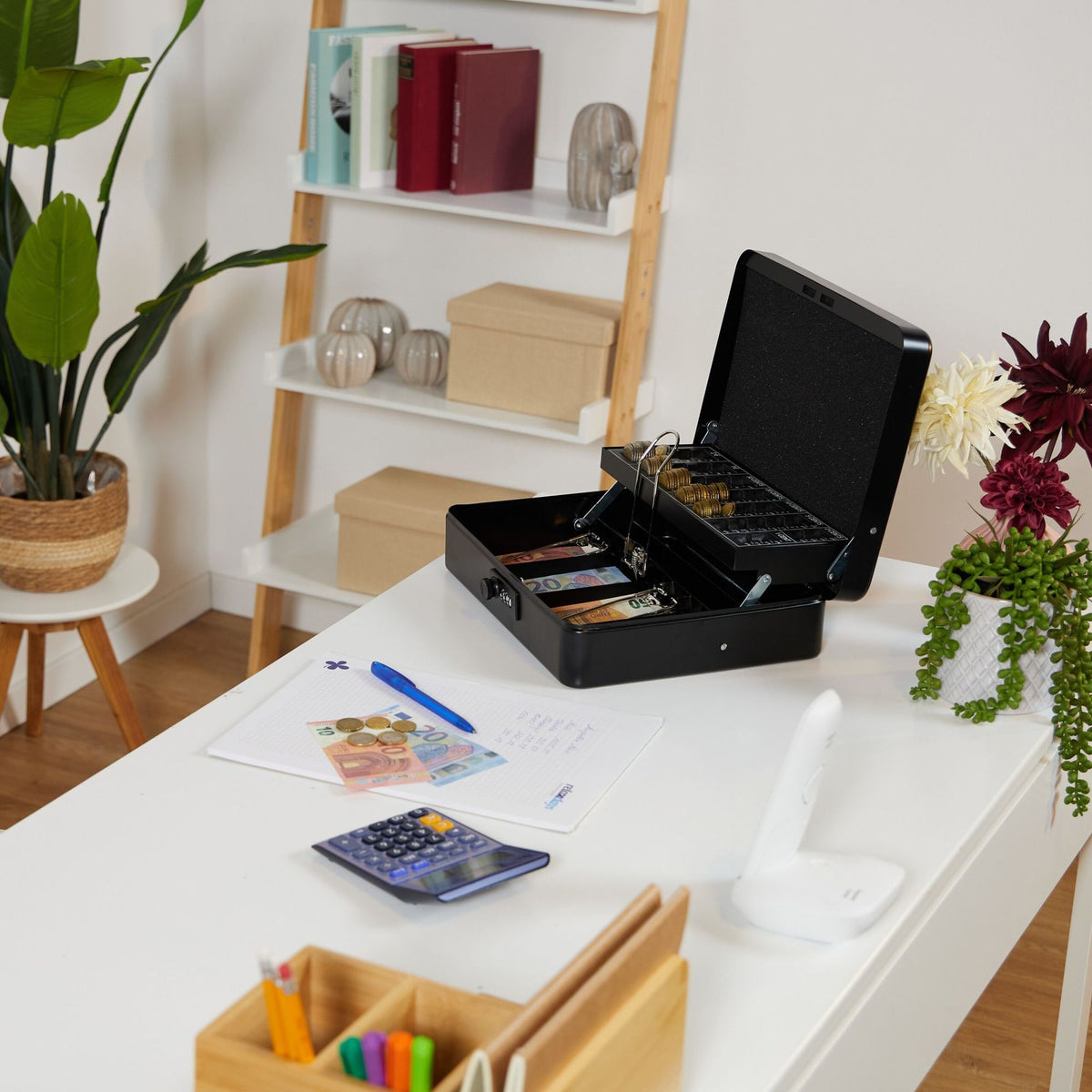 Cash drawer with combination
