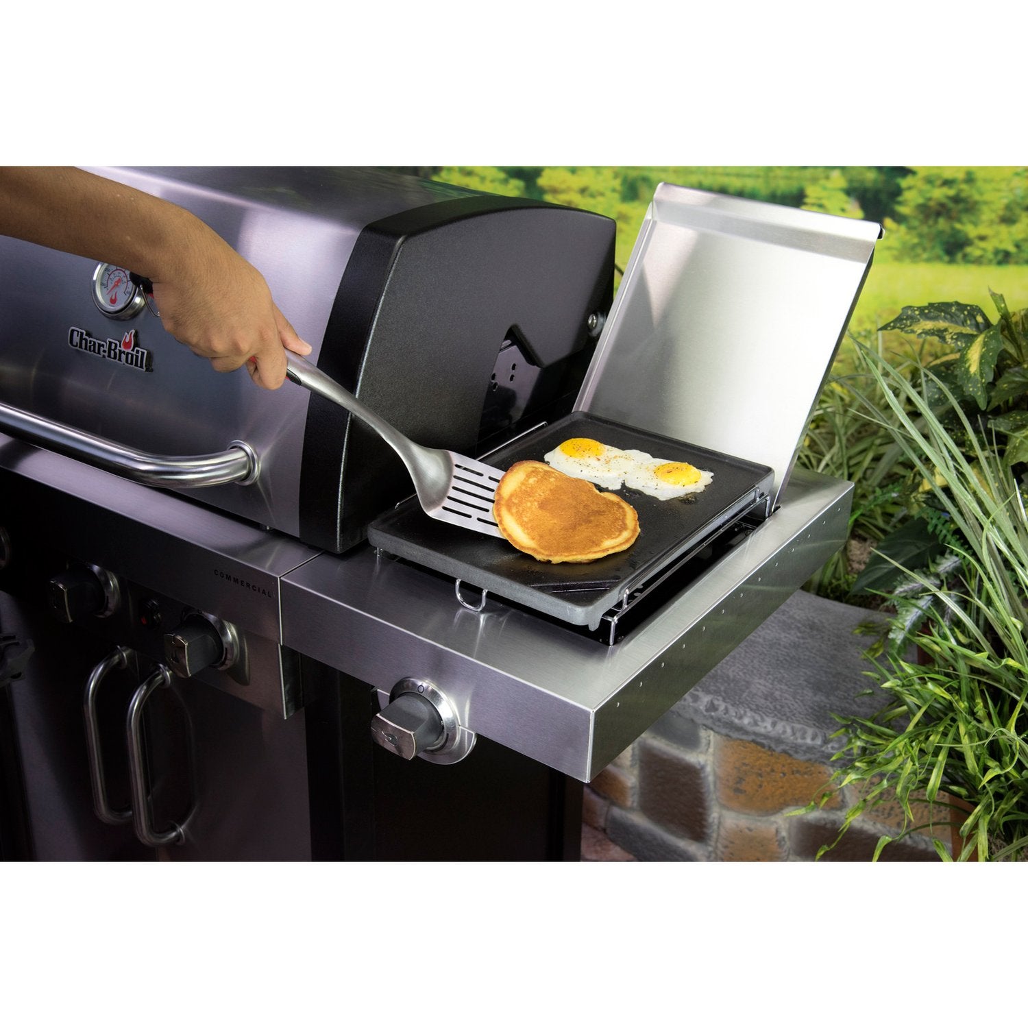 Cast iron griddle including stand