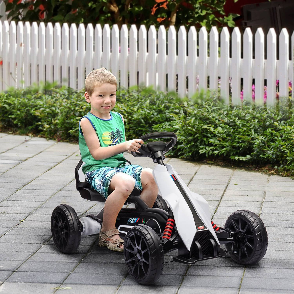 Children's electric go-kart 12 V 3-5 km/h drift kart with 2-way adjustable mode, safety belt, steering wheel, go-kart children's vehicle for 3-8 year old children, white |