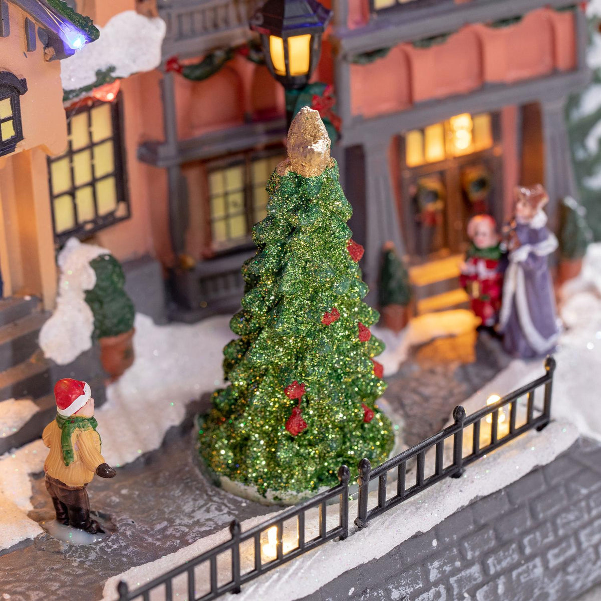 Christmas decoration outside animated Christmas decoration with 22 LEDs, illuminated winter wonderland set 38.5 x 20.5 x 33 cm