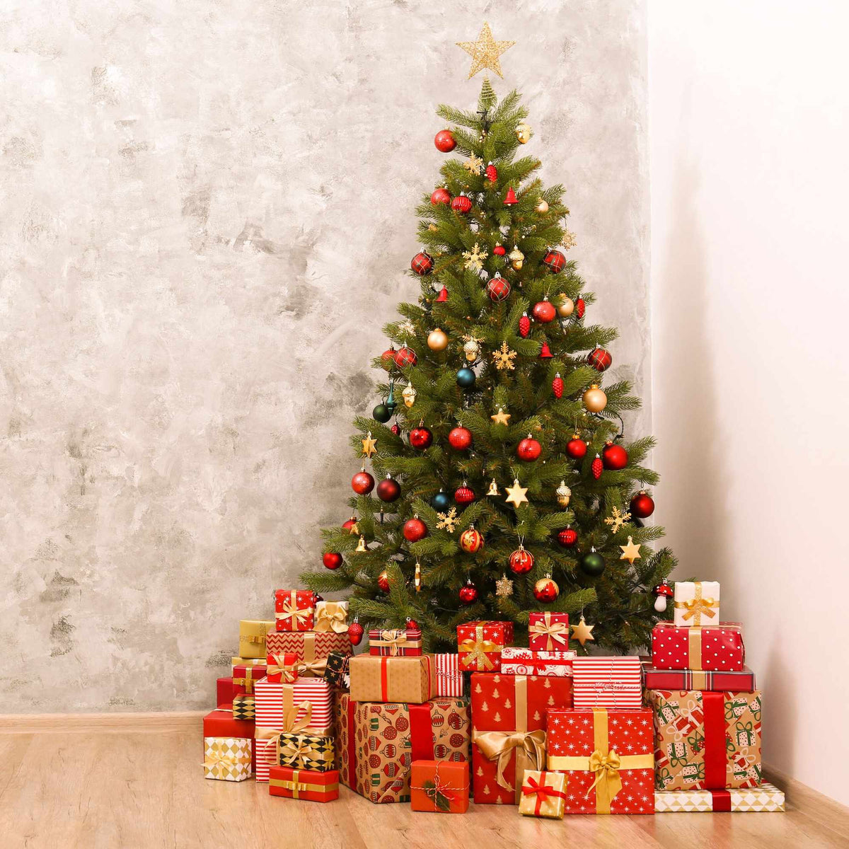 Christmas tree balls in a set of 110 pcs