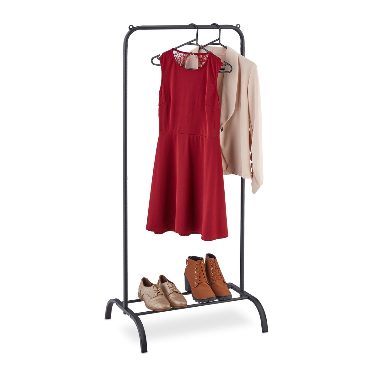 Clothes rack with shelf