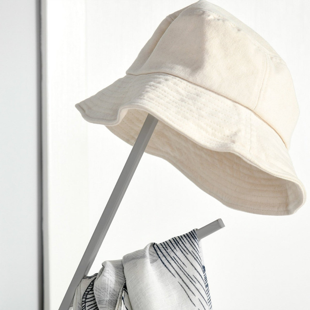 Coat Stand, Clothes Rack, Hallway Coat Rack In White, Metal, 45X45X180Cm