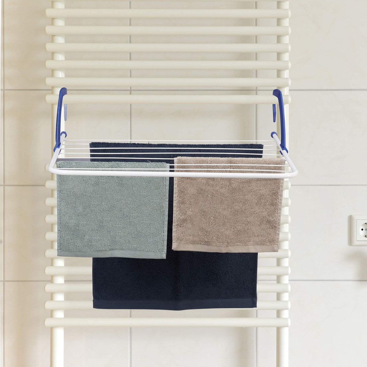 Collapsible hanging dryer
