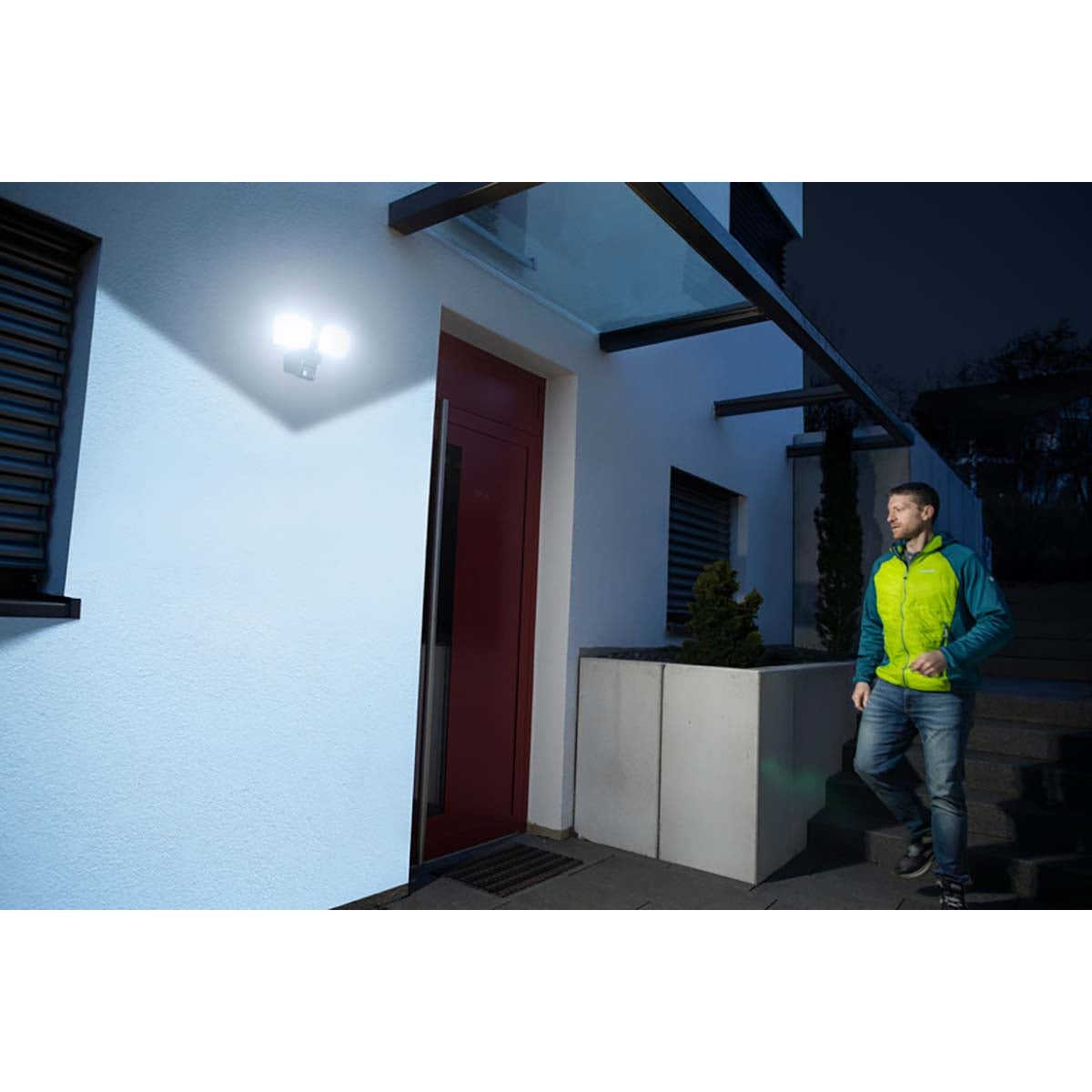 Connect WiFi LED Duo spotlight WFD 3050 P (LED outdoor spotlight 30W, 3500lm, IP54, various light functions controllable via app, with motion detector)
