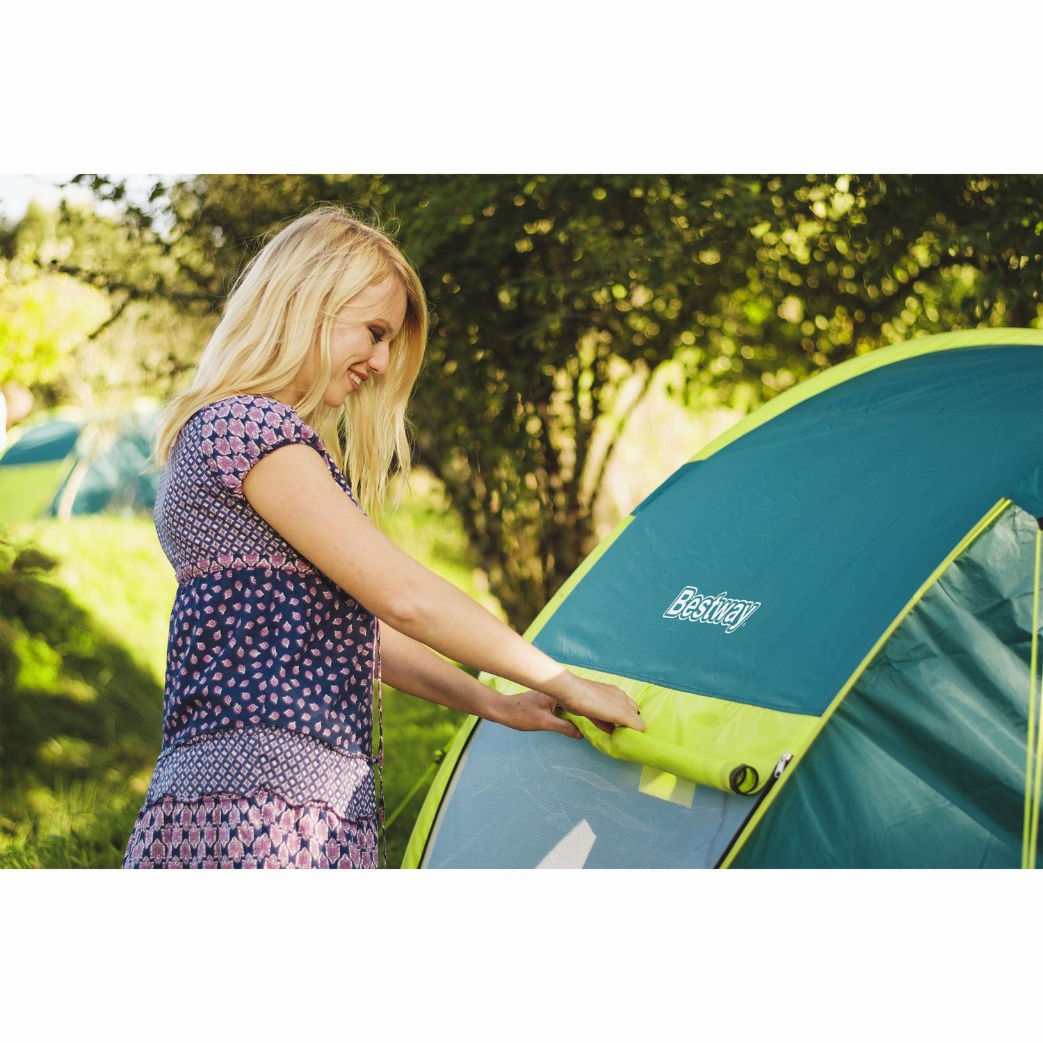 Coolmount Family Tent 4 man 2.10m x 2.40m x 1.00m