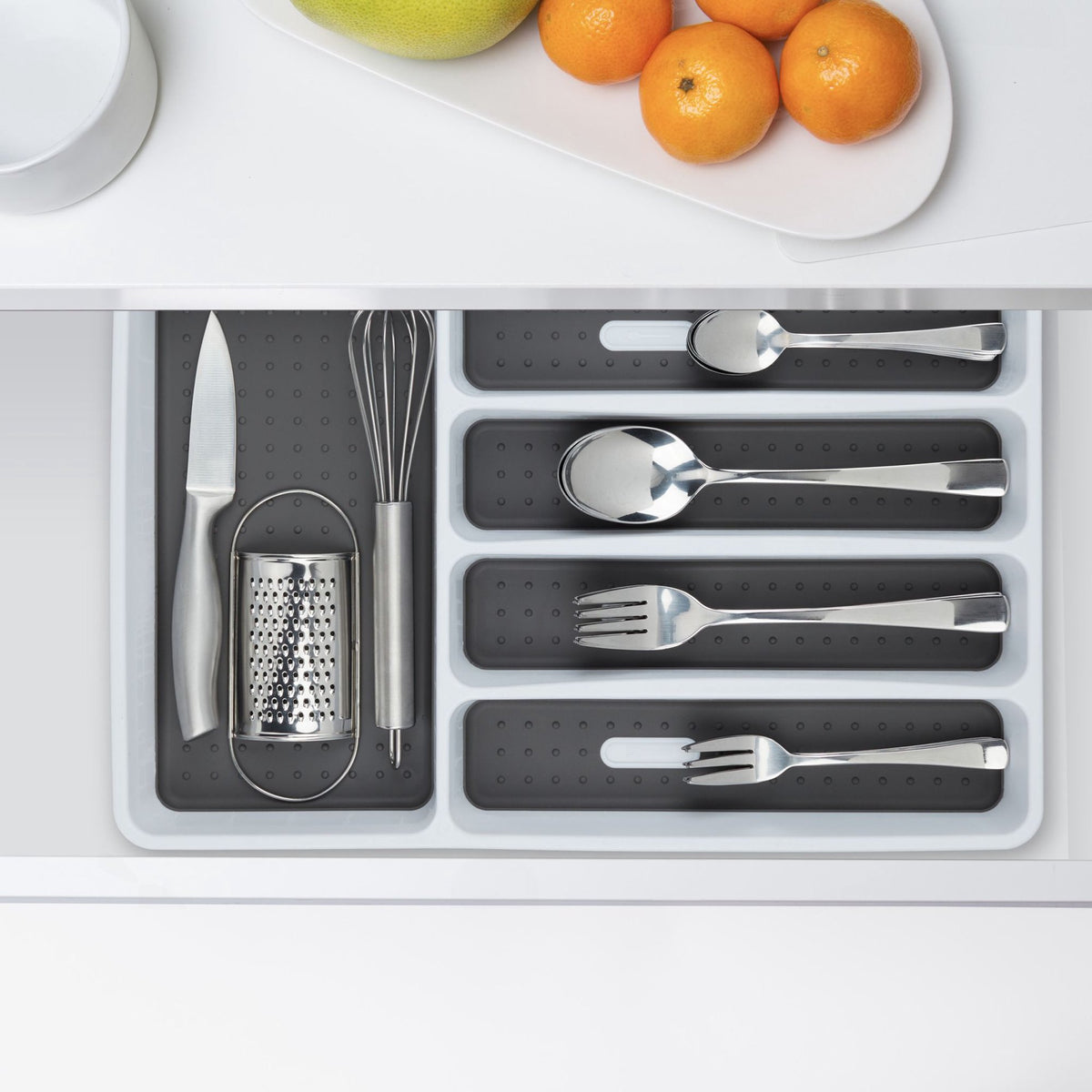 Cutlery tray for drawers