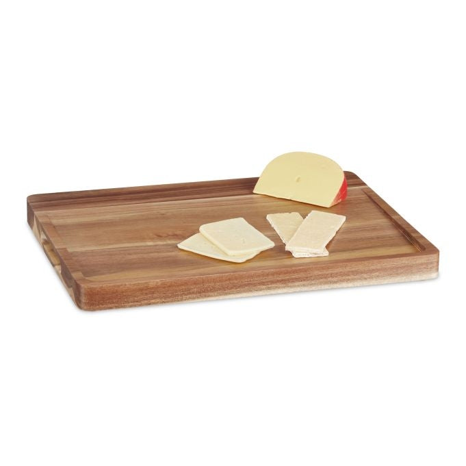 Cutting board in acacia wood
