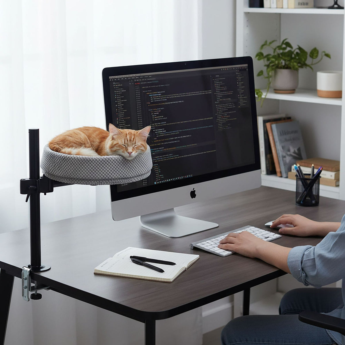 Desk-Mounted Cat Bed – Height Adjustable, Soft Nest