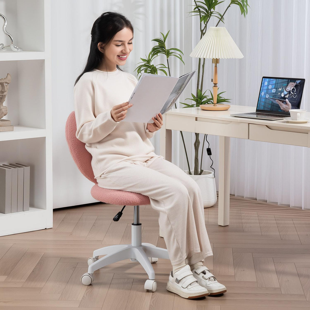 Desk chair, office chair, swivel home office chair with heart-shaped backrest, without armrest, height-adjustable teddy fleece dressing table chair for study, pink