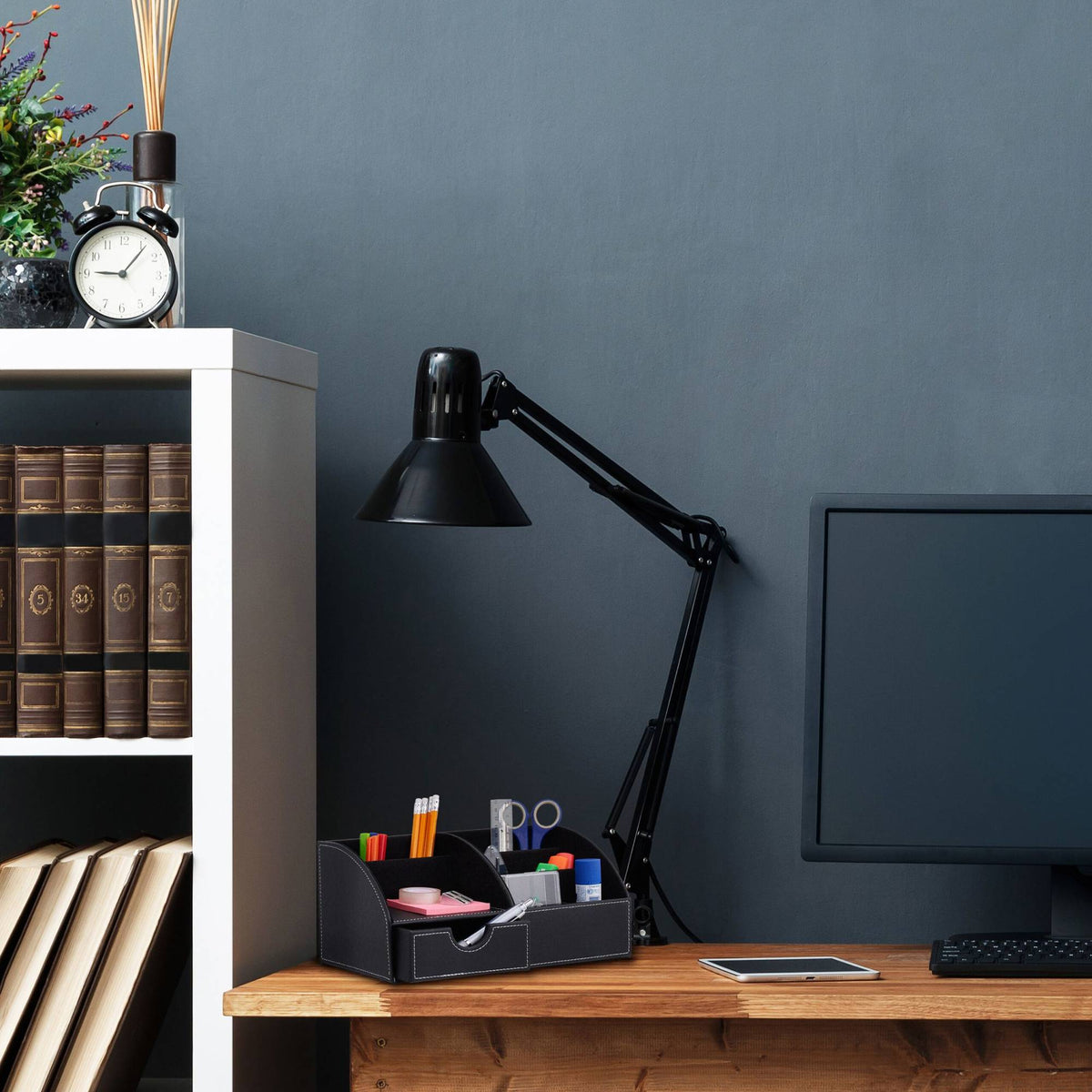 Desk organization in leather look