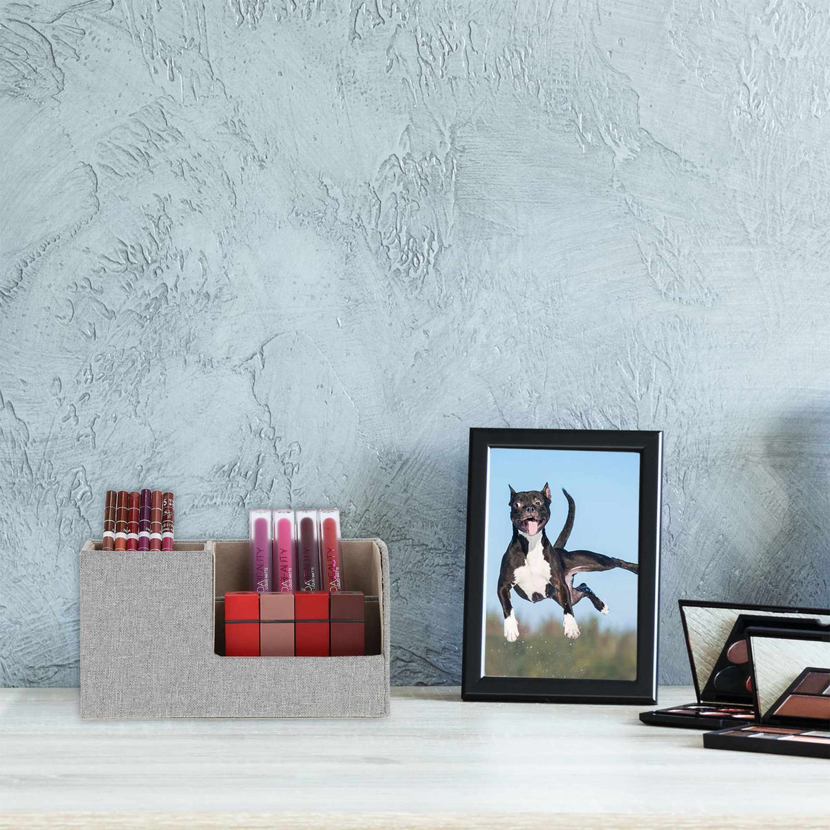 Desk organizer in linen