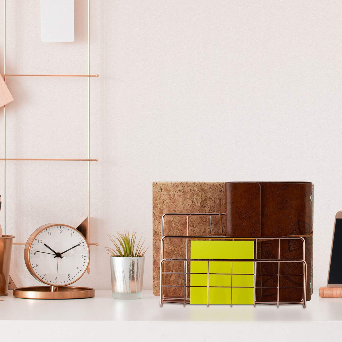 Document holder with 3 compartments rose gold