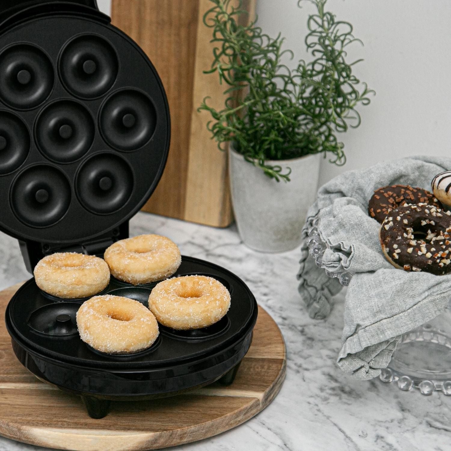 Donut Maker 7 Donuts 700W DM110 Black