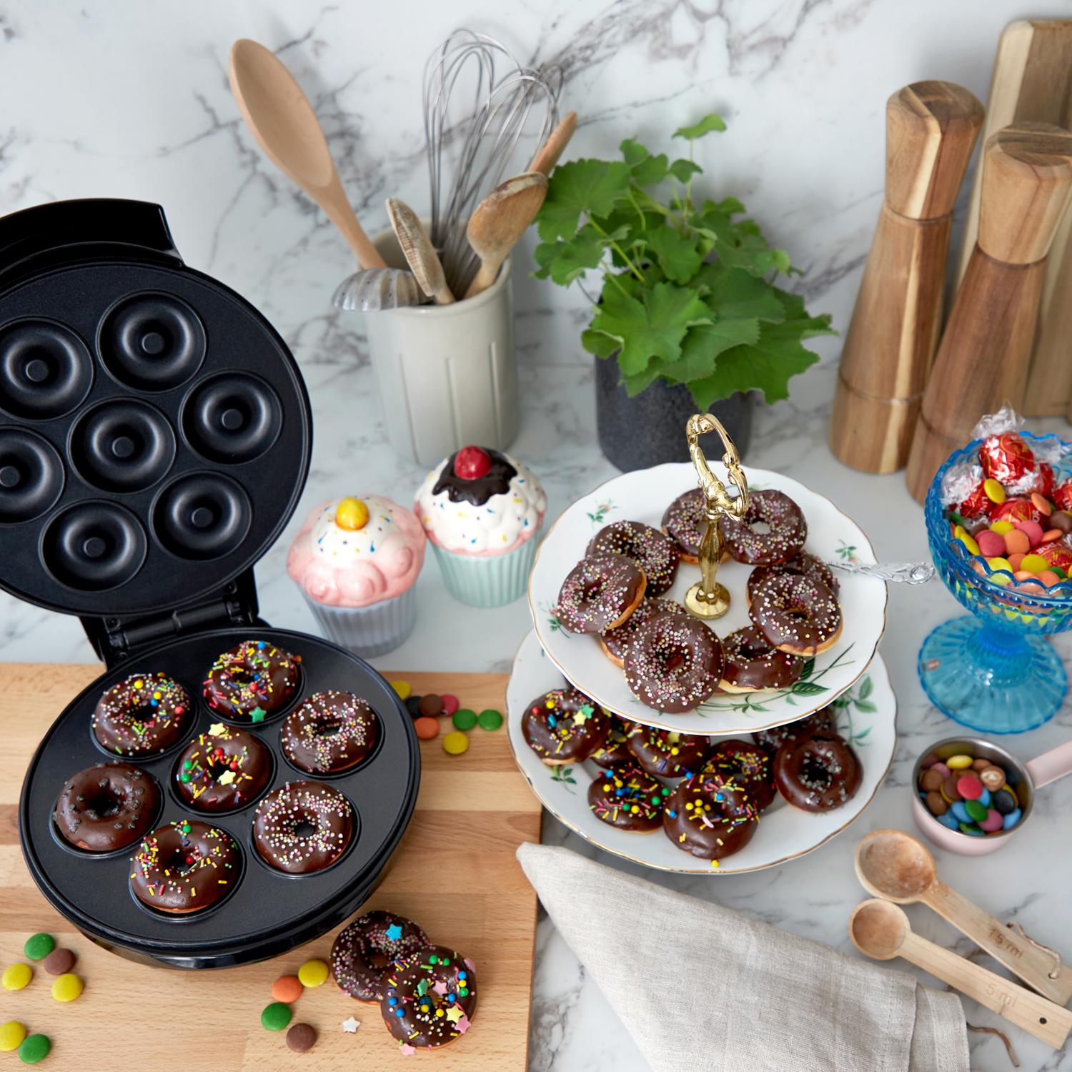 Donut Maker Ceramic 7 Donuts 700W DM400 Black